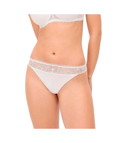 Tanga de Encaje Blanco Perla para Novia – Lencería Bridal Elegante