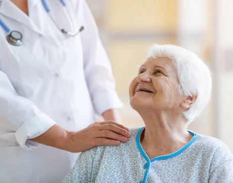 Prendas textiles adaptadas para hospitales, geriátricos, centros de día y para el hogar.